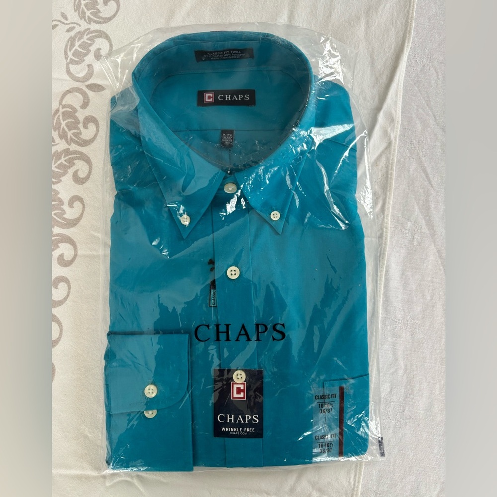 Gorgeous NEW CHAPS turquoise men’s dress shirt! 16-16 1/2 neck. 36-37” sleeves.